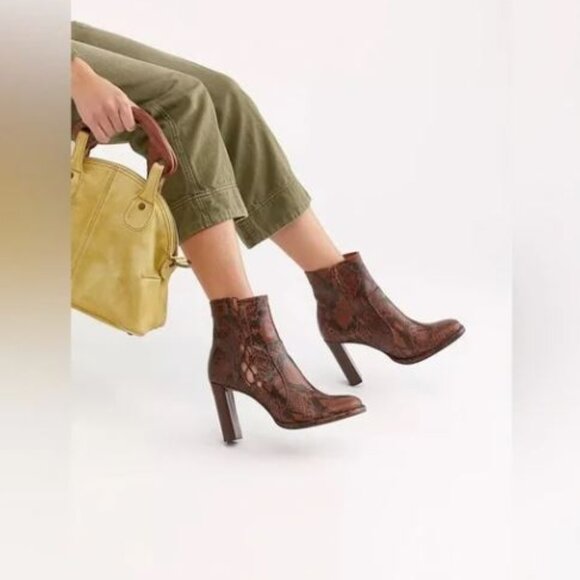 Free People Marietta Snakeskin Lace Up Boots Western Boho Cowboy Brown Size 9.5 - Picture 3 of 12